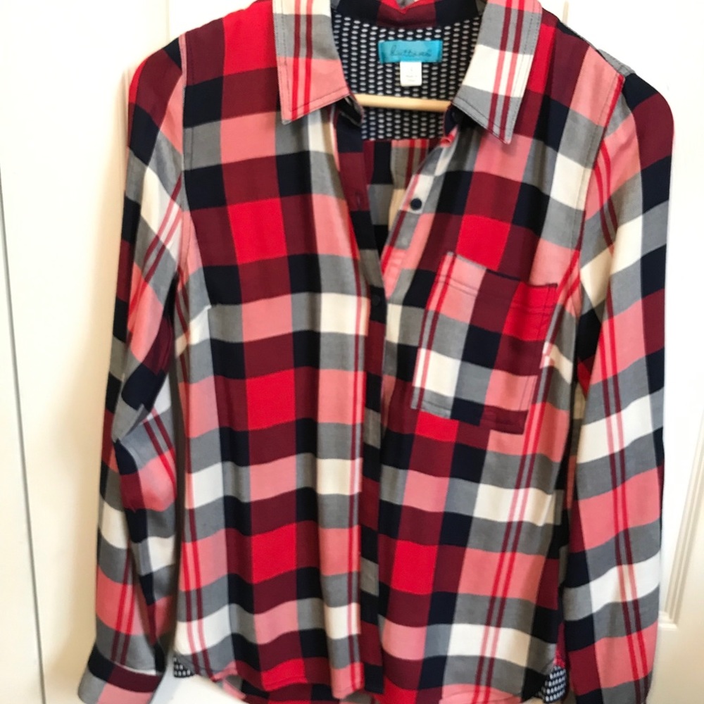 ⭐️ Button down plaid shirt